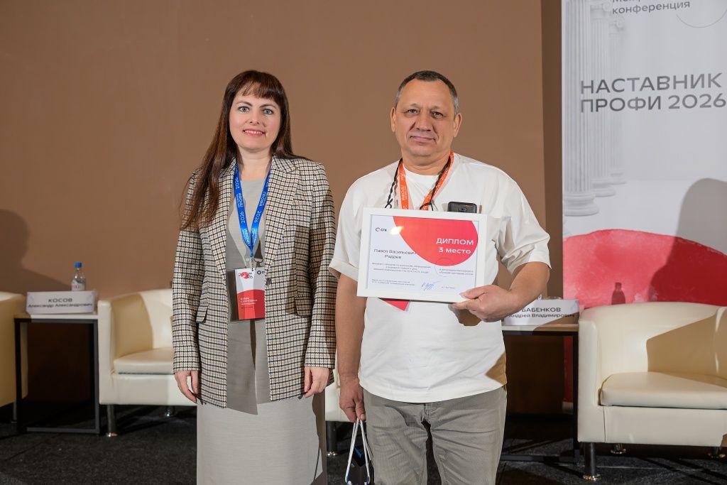 Машинист-обходчик по котельному оборудованию Барнаульской ТЭЦ-3 Павел Радаев и директор по персоналу &laquo;СГК-Алтай&raquo; Юлия Чернядьева