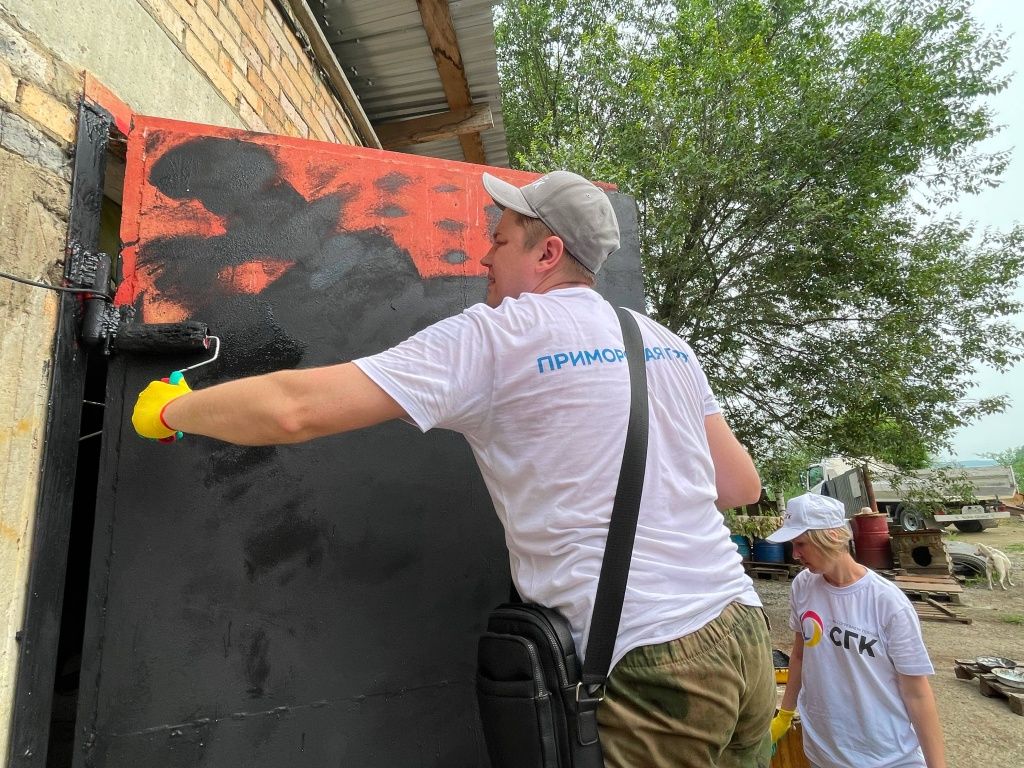 На субботник в приют приехали более 20 энергетиков