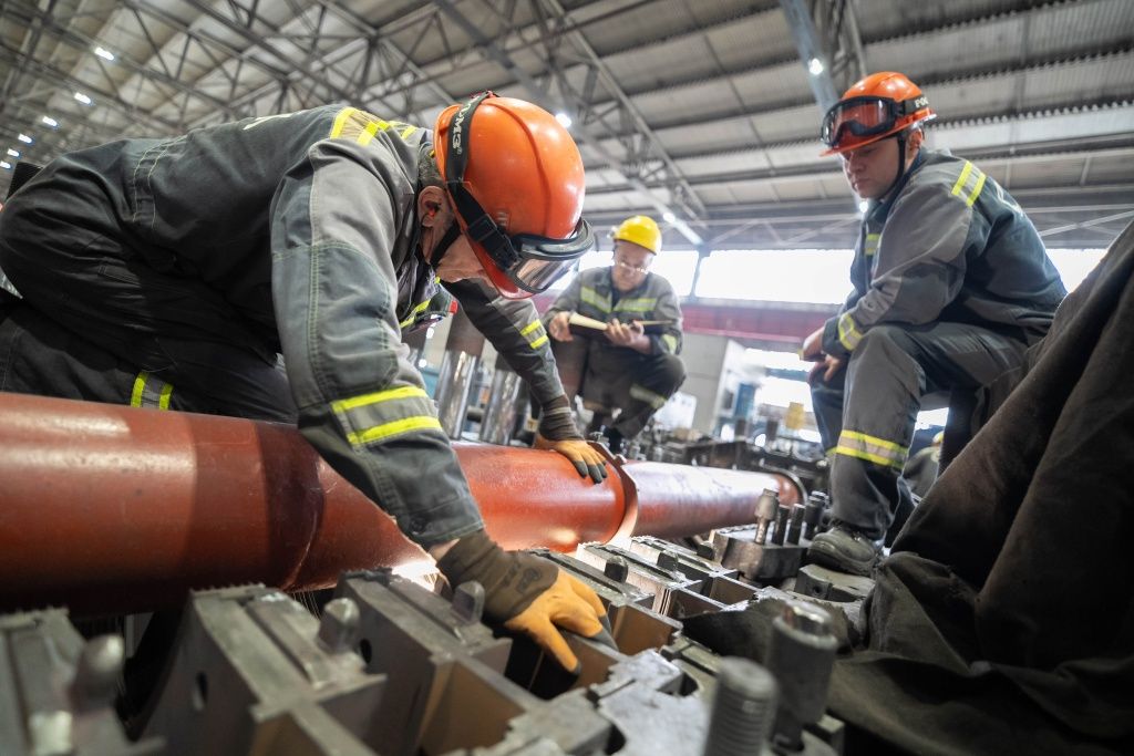 Капитальный ремонт начинается с разбора и проверки состояния всех механизмов и деталей