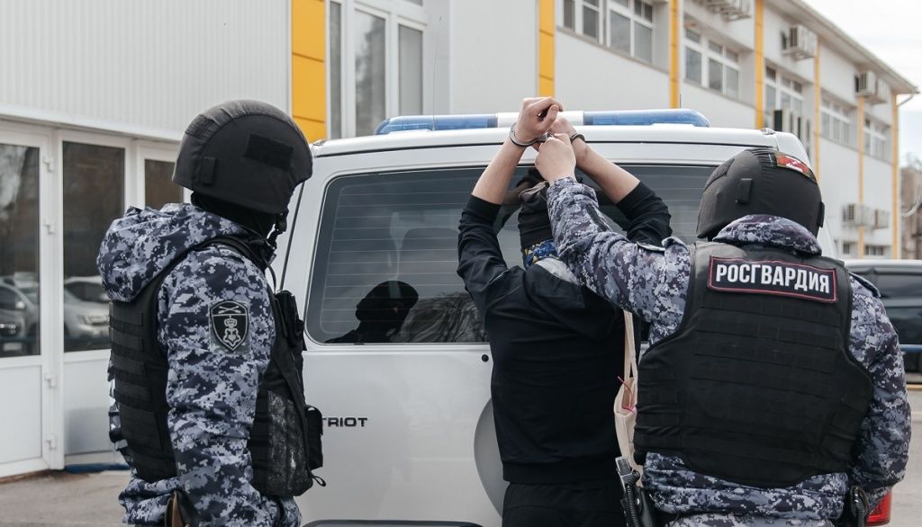 Нарушителя передают экипажу Росгвардии