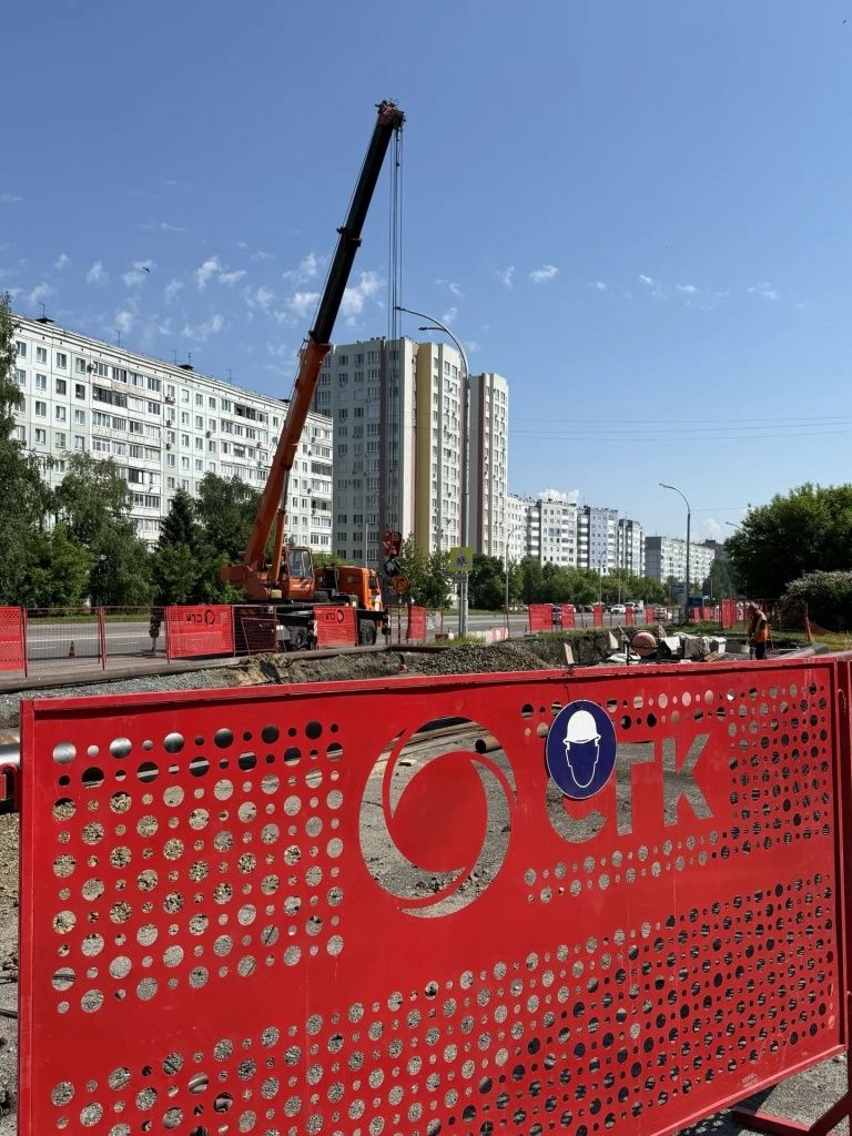 Участок работ рядом с бульварным кольцом также надежно огорожен 