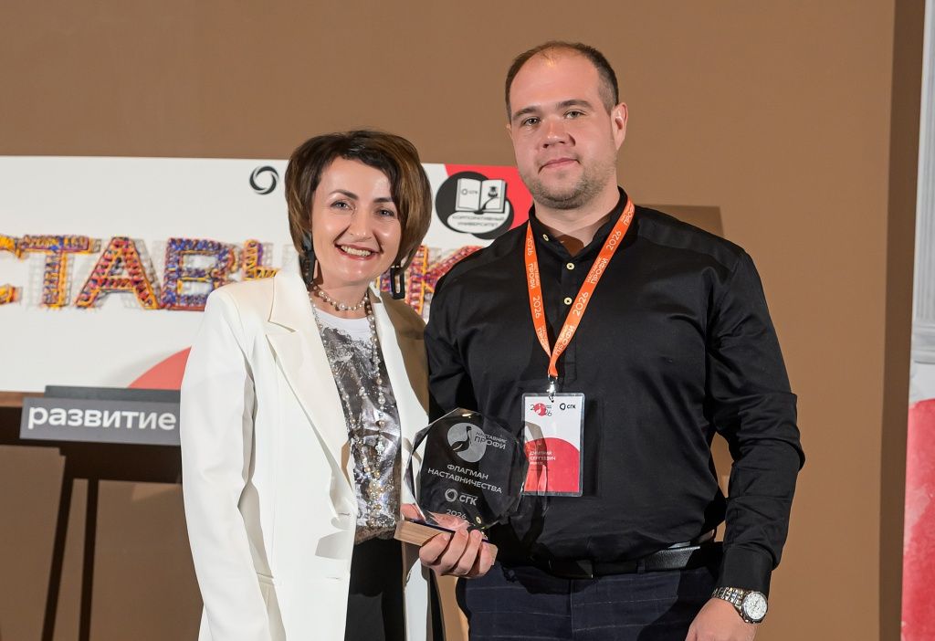 Ведущий инженер по ремонту Рефтинской ГРЭС Дмитрий Ишков и руководитель Корпоративного университета СГК Елена Чеснокова