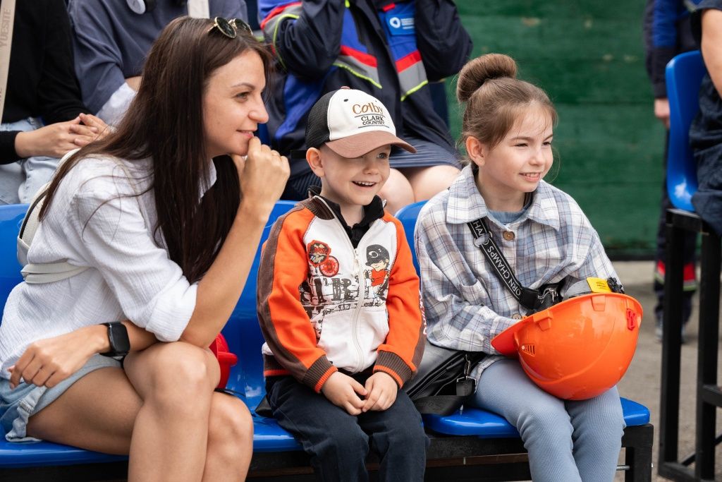 Поддержать участников пришли семьи с детьми