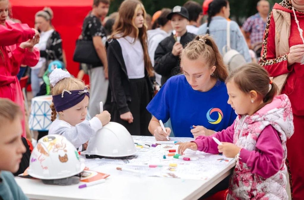 Такая каска &mdash; не только защита, но и украшение