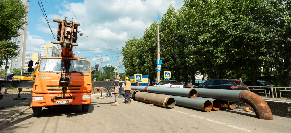 Тепло благодаря специалистам и роботу: СГК меняет тепломагистраль в Ветлужанке
