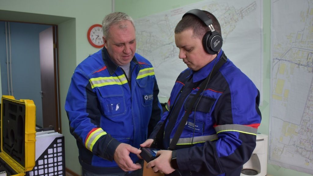 В арсенале специалистов-диагностов бийского теплосетевого подразделения появились новый течеискатель и трассоискатель