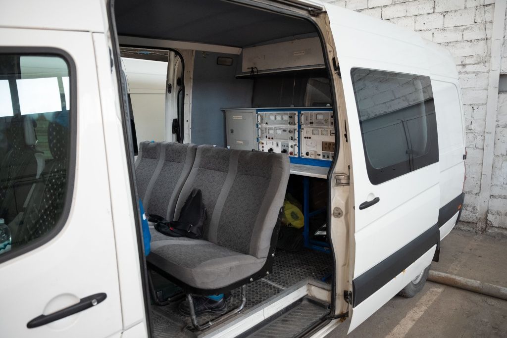 А это передвижная лаборатория электротехнического управления СибИАЦ, внутри которой оборудование для испытаний и диагности кабельных линий. Оно позволяет проводить испытания кабельных линий до 35 кВ, вести поиск повреждений. В 2024 году лаборатория побывала на Рефтинской и Приморской ГРЭС А это передвижная лаборатория электротехнического управления СибИАЦ, внутри которой оборудование для испытаний и диагности кабельных линий. Оно позволяет проводить испытания кабельных линий до 35 кВ, вести поиск повреждений. В 2024 году лаборатория побывала на Рефтинской и Приморской ГРЭС