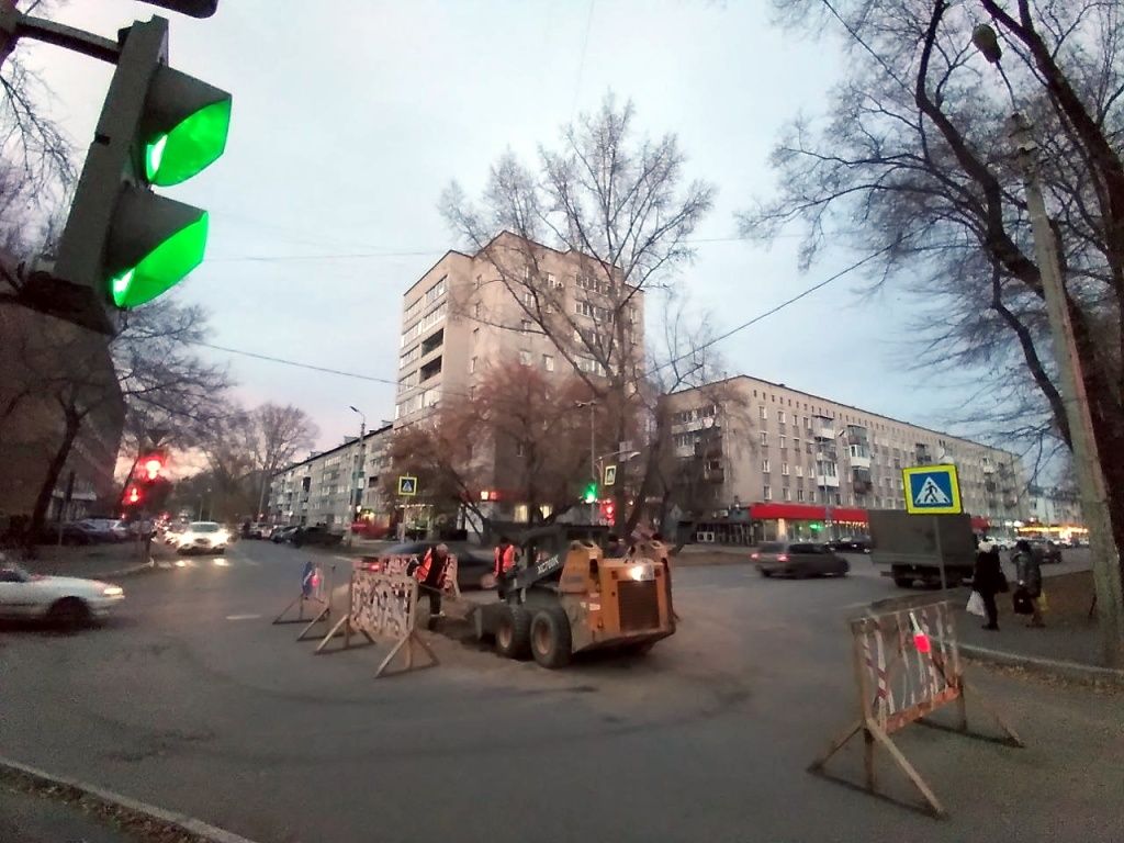 На оживленных участках улиц восстановительные работы могут идти до позднего вечера и даже ночью