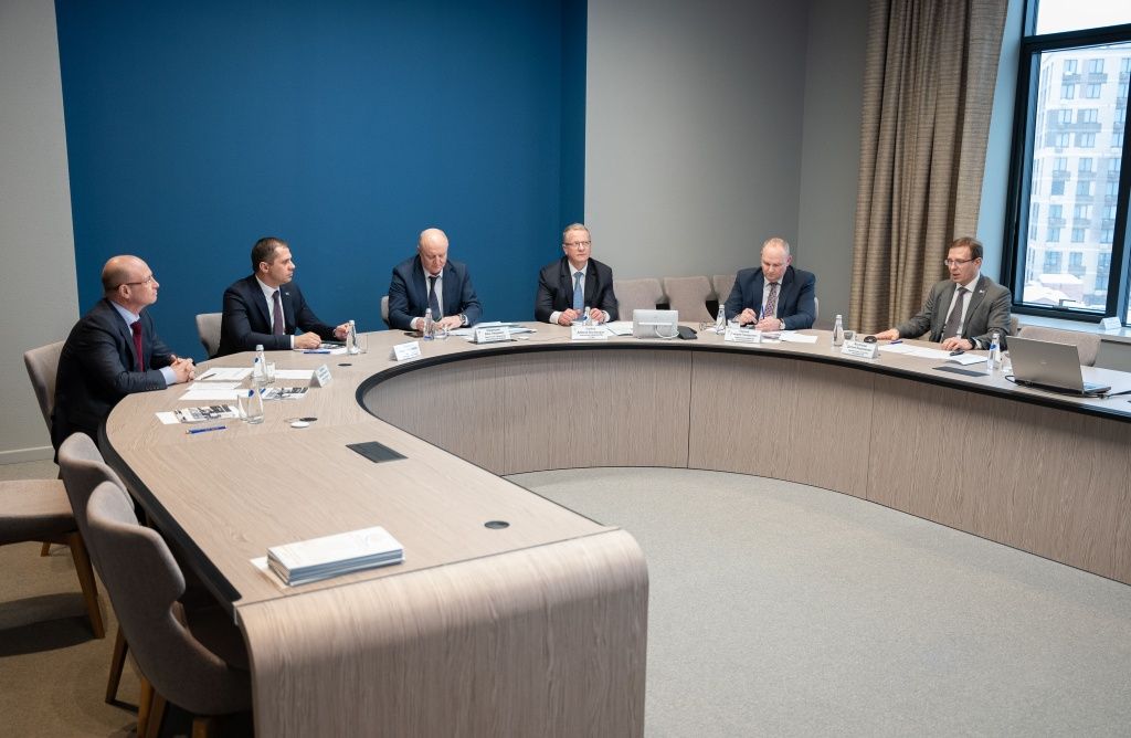 В Новосибирске Региональном диспетчерском управлении Системного оператора ЕЭС обсудили перспективы развития электроэнергетики. В дискуссии приняли участие представители руководства региона, Системного оператора ЕЭС, СГК, РЭС, Новосибирской ГЭС 