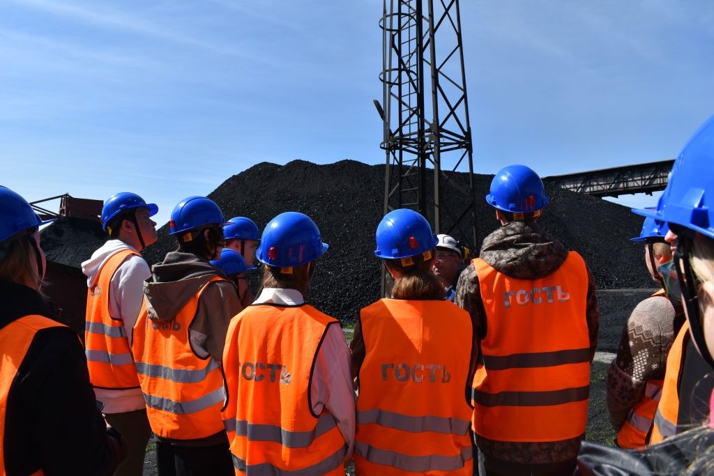 На угольном поле Бийской ТЭЦ