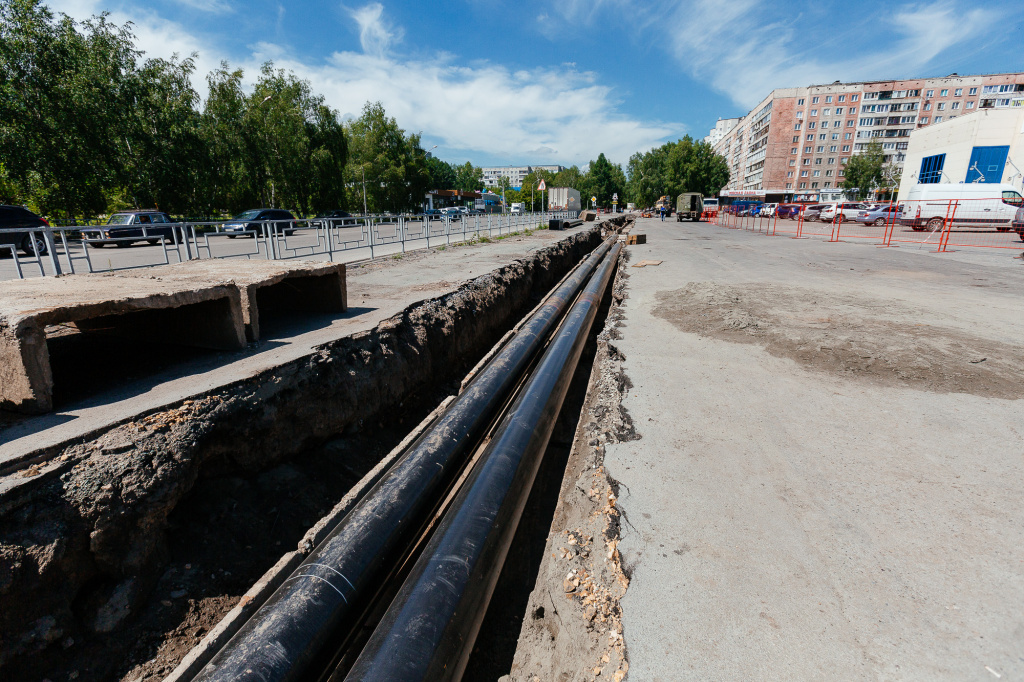 Вертикальные конструкции и нетиповые способы: как в Барнауле проходят ремонты теплосетей. Фоторепортаж