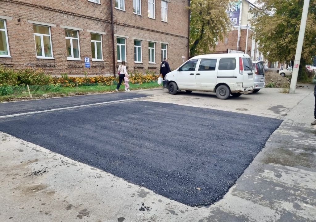До наступления холодов асфальт успели уложить на ул. Матросова, 216а