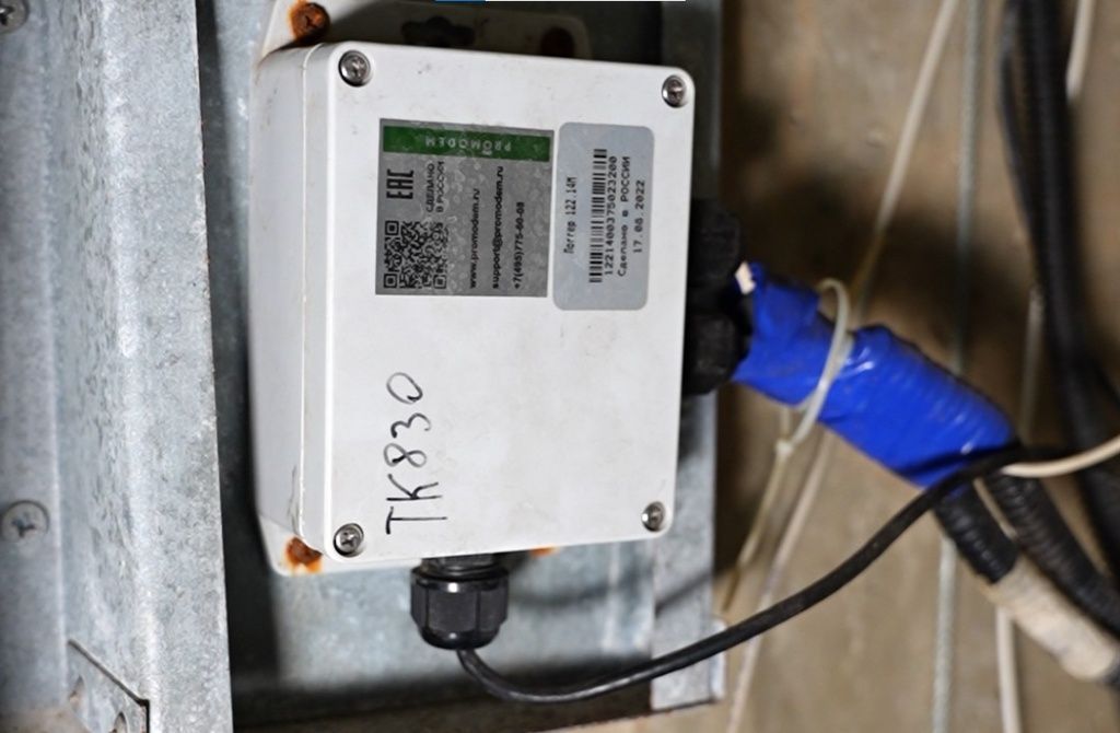 При повышении уровня воды прибор сигнализирует и посредством GSM информация передается диспетчеру. Это позволяет минимизировать время поиска повреждения, поскольку диспетчер максимально точно направляет бригаду для обследования проблемного участка