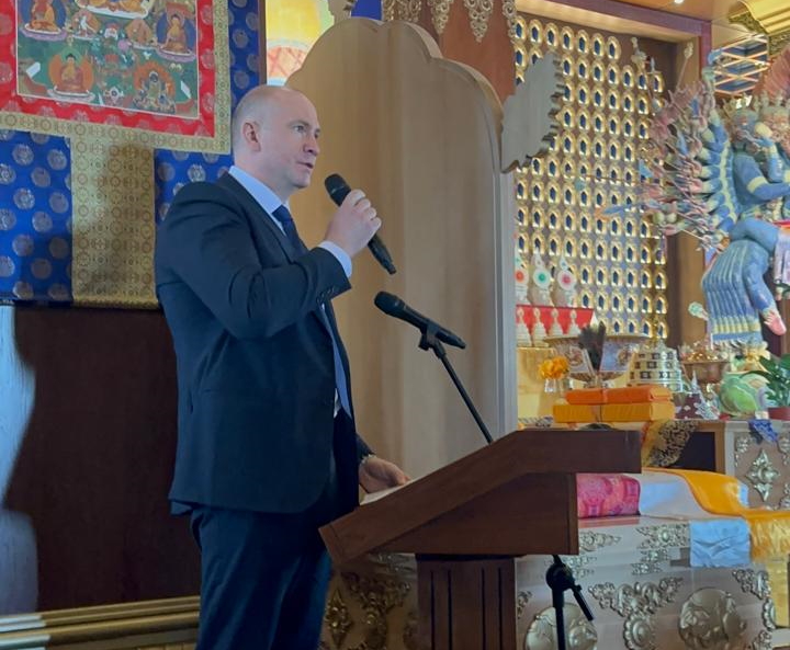 Руководитель Абаканской ТЭЦ Андрей Щукин поздравил жителей Тывы с праздничными датами