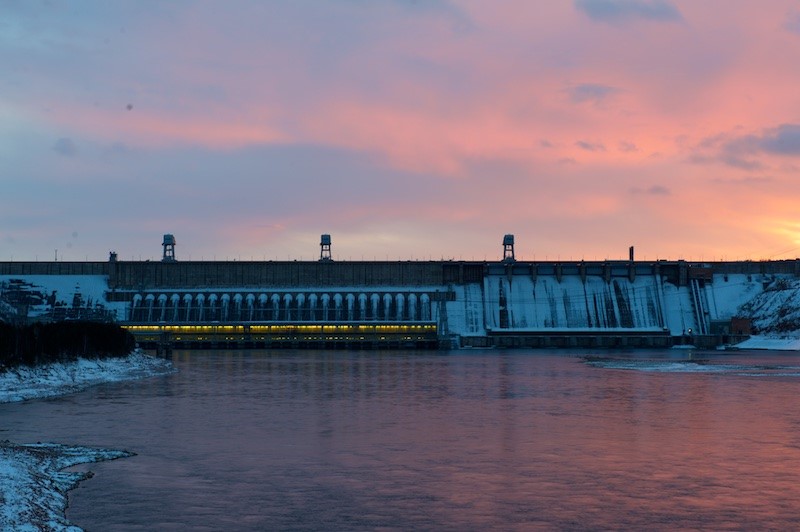 Красноярское море —  искусственный водоем, образованный на Енисее при строительстве Красноярской ГЭС. Сюда приезжают, чтобы прогуляться на катере или яхте по живописному заливу, поплавать, насладиться тишиной и красивыми закатами