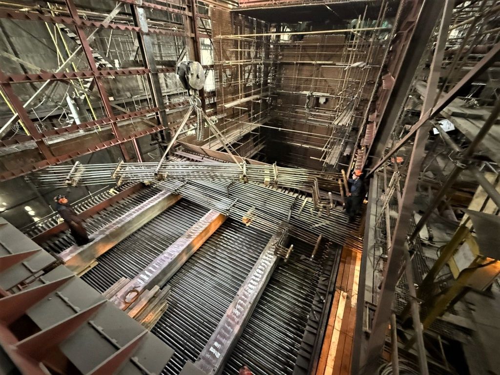 Подъем новых поверхностей нагрева котлоагрегата №14 на место установки 