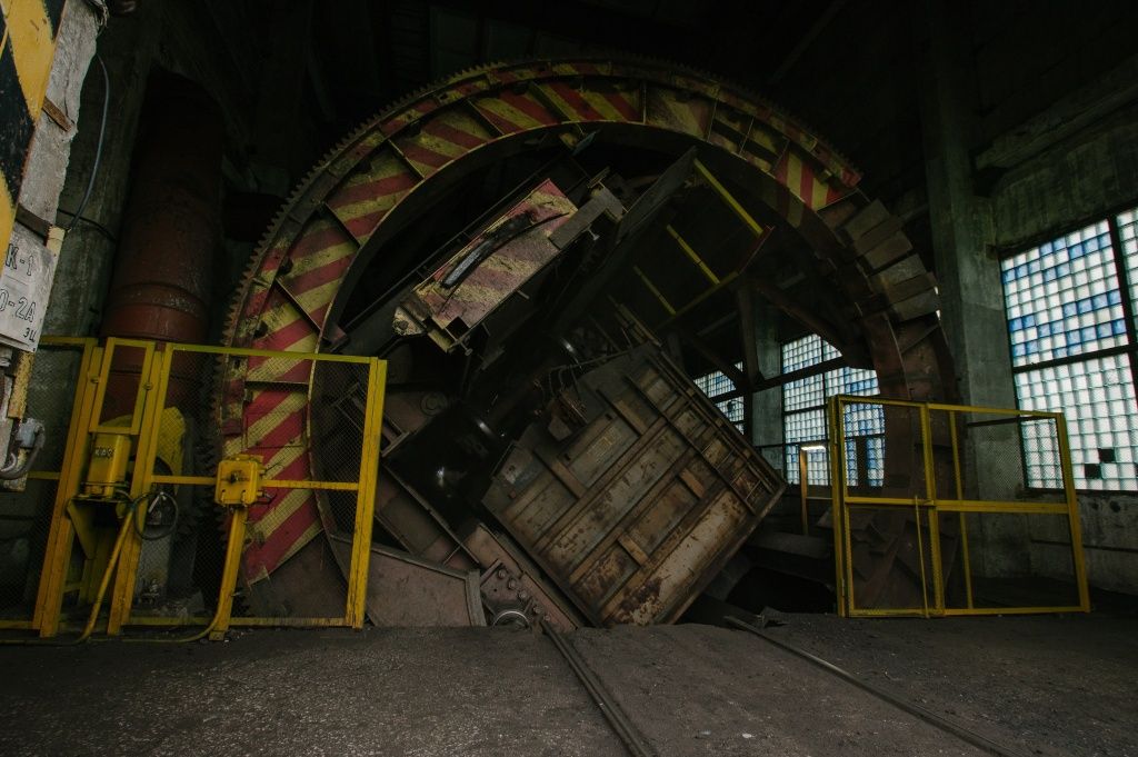 Так уголь разгружают из вагонов