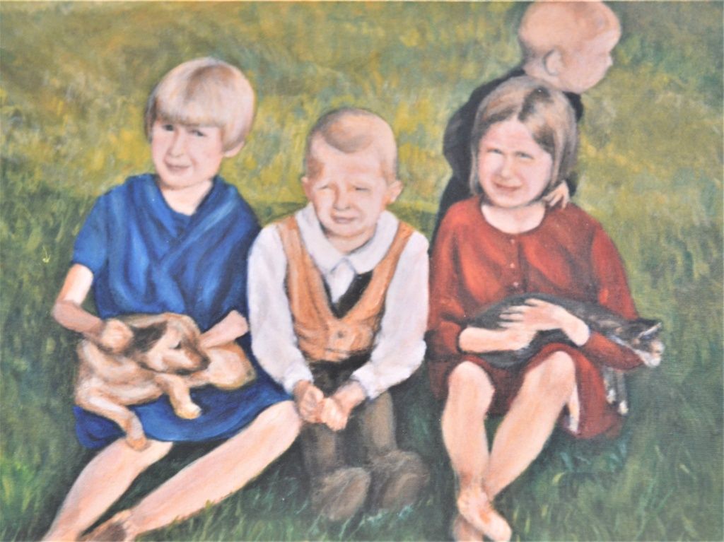 Редкий кадр довоенной жизни семьи. Эту картину по довоенной фотографии нарисовала художница из Санкт-Петербурга, Анатолий Семенов хранит изображение как память. Само фото-первоисточник не сохранилось. Слева направо: сестра Клара, сам Анатолий, их подргуа. На заднем фоне &mdash; брат Юрий