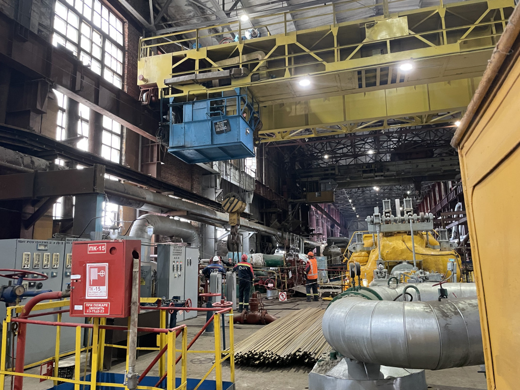 Новые латунные трубки ждут монтажа