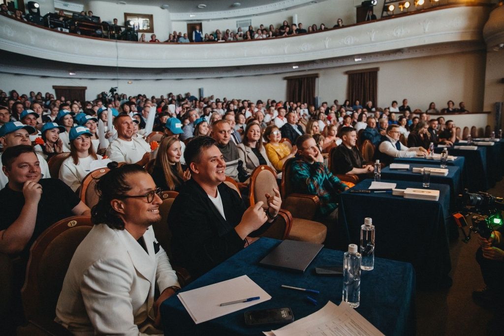 Жюри наблюдает за игрой