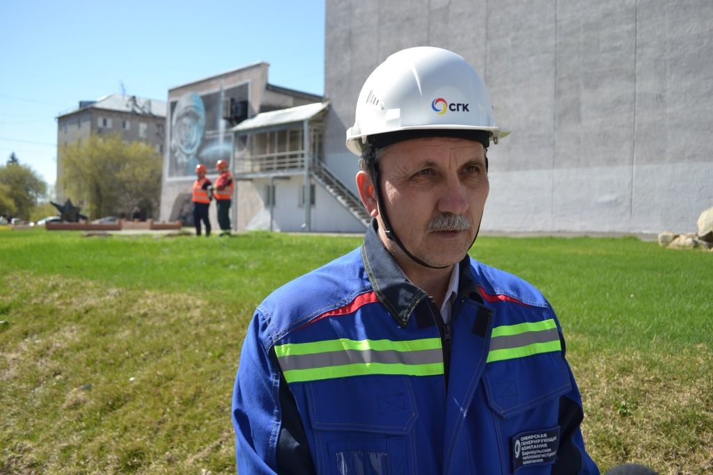 Заместитель главного инженера по эксплуатации барнаульского теплосетевого подразделения СГК Валерий Овсянников