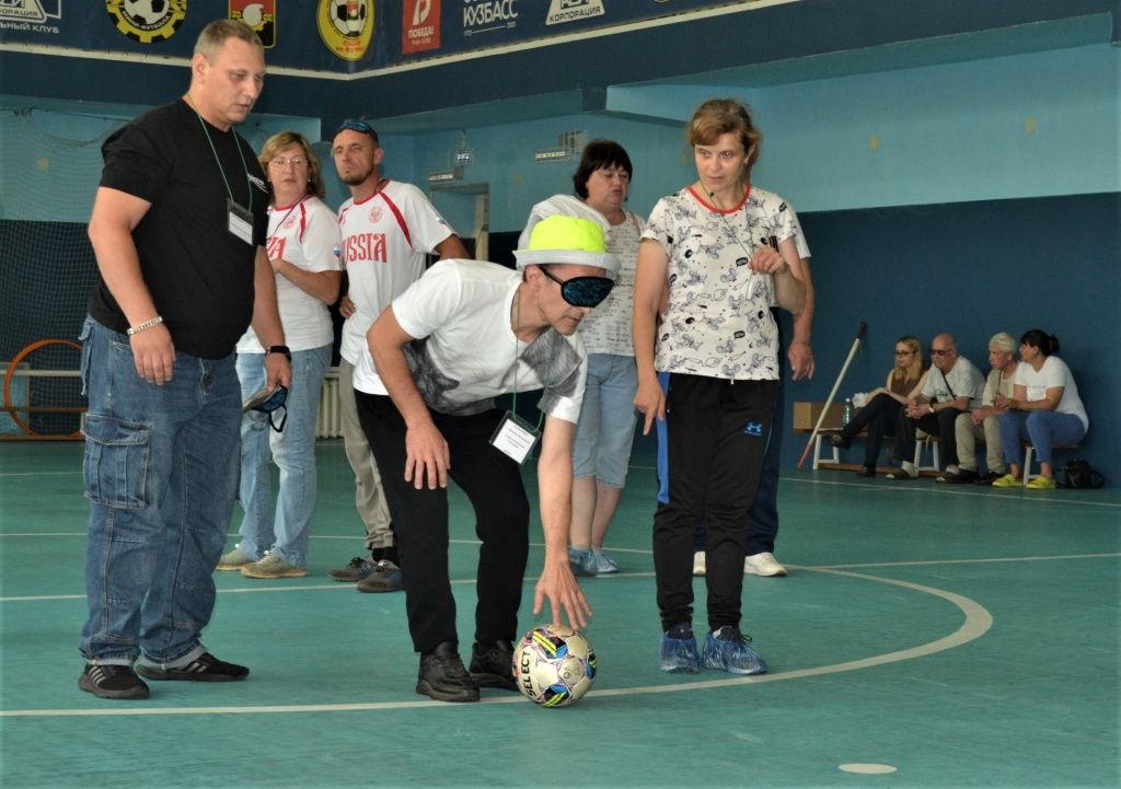 Голбол &mdash; спортивная игра, созданная для реабилитации инвалидов по зрению в середине прошлого века. Цель игры &mdash; забросить мяч со встроенным колокольчиком в ворота соперника