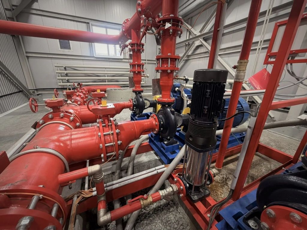 Насос-жокей меньше основных, но не менее важен 