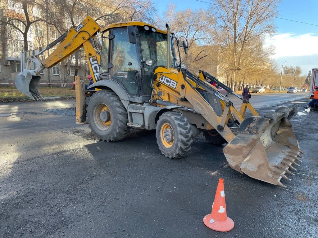Спецтехника востребована на теплосетях круглый год