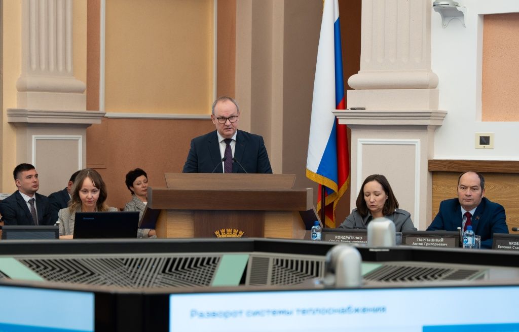 Дмитрий Перязев (на трибуне)