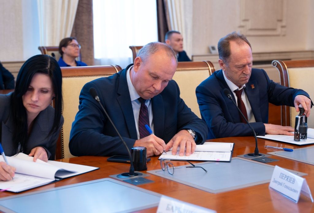 Подпись под документом поставил гендиректор АО &laquo;СГК-Новосибирск&raquo; Дмитрий Перязев 