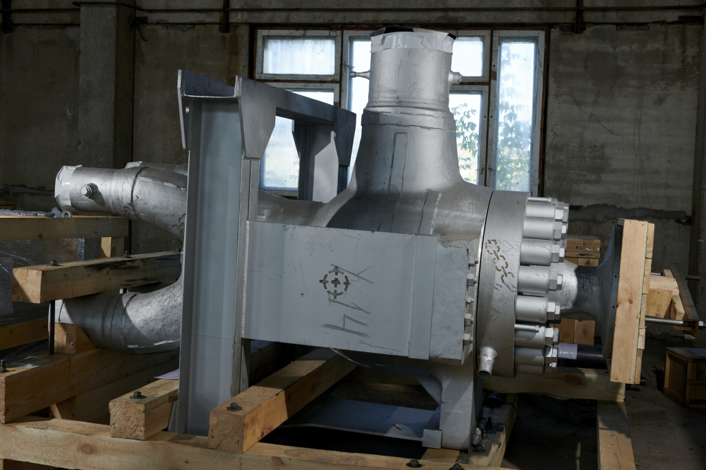 Производитель оборудования — Уральский турбинный завод. На фото: стопорный клапан турбины