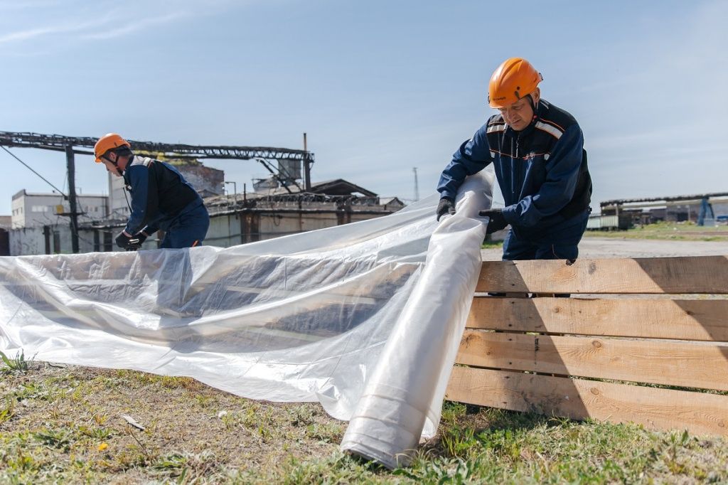 Устанавливаются подпорные стенки по полуокружности пролива