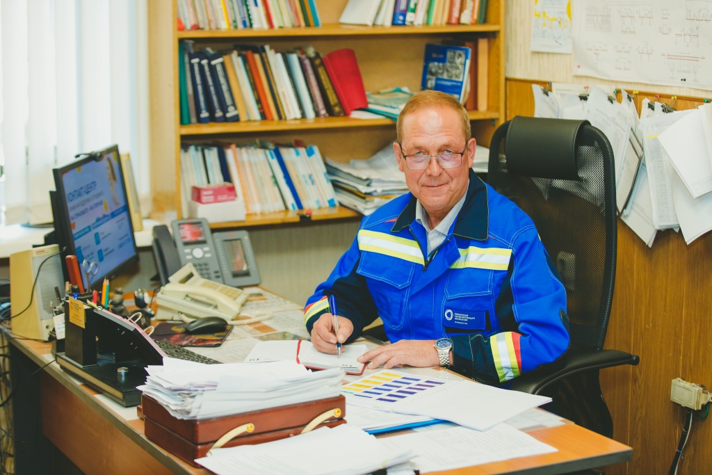 Соперничать по количеству единиц обслуживаемого оборудования с электроцехом может, пожалуй, лишь цех ТАИ — в обоих счет идет на сотни, поэтому планирование — одно из важнейших направлений в работе руководства подразделений Соперничать по количеству единиц обслуживаемого оборудования с электроцехом может, пожалуй, лишь цех ТАИ — в обоих счет идет на сотни, поэтому планирование — одно из важнейших направлений в работе руководства подразделений