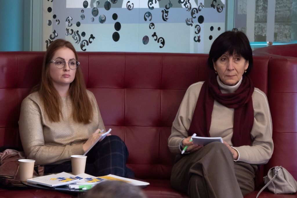 Председатель ТСЖ &laquo;Октябрьское&raquo; Анастасия Кочура (на фото слева) считает, городу необходима площадка для открытого диалога желающих научиться управлять своим домом