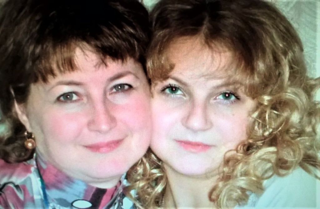 Лариса Юрьевна вместе с дочерью Мариной. Фото из личного архива