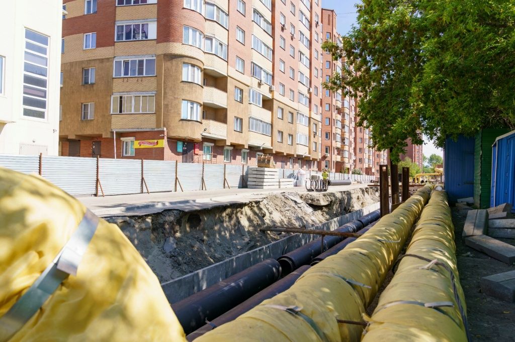 Замена теплосети на улице Народной обеспечит надежное тепло для шести детских садов. Здесь проложили новые трубы в ППУ-изоляции с системой дистанционного контроля. Фото из архива, июнь 2026 года Замена теплосети на улице Народной обеспечит надежное тепло для шести детских садов. Здесь проложили новые трубы в ППУ-изоляции с системой дистанционного контроля. Фото из архива, июнь 2026 года