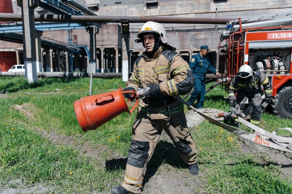 Для исключения самовоспламенения разлитого топлива территорию обрабатывают пеной