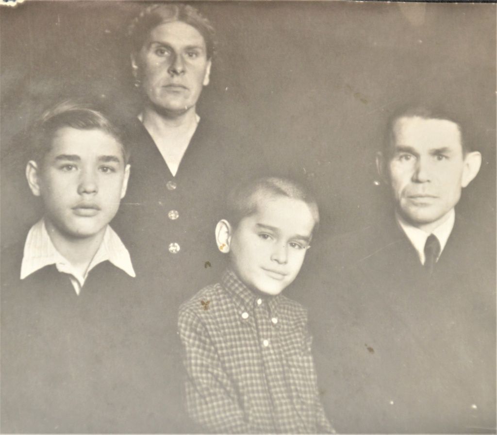 Семья Хейнонен в полном составе. Анатолий слева, в центре его брат Юрий