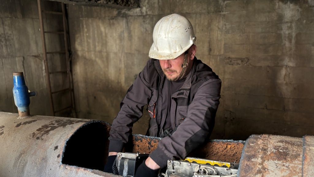 Для проведения ВТД робота-диагноста помещают с специальные диагностические окна на исследуемом участке трубопровода