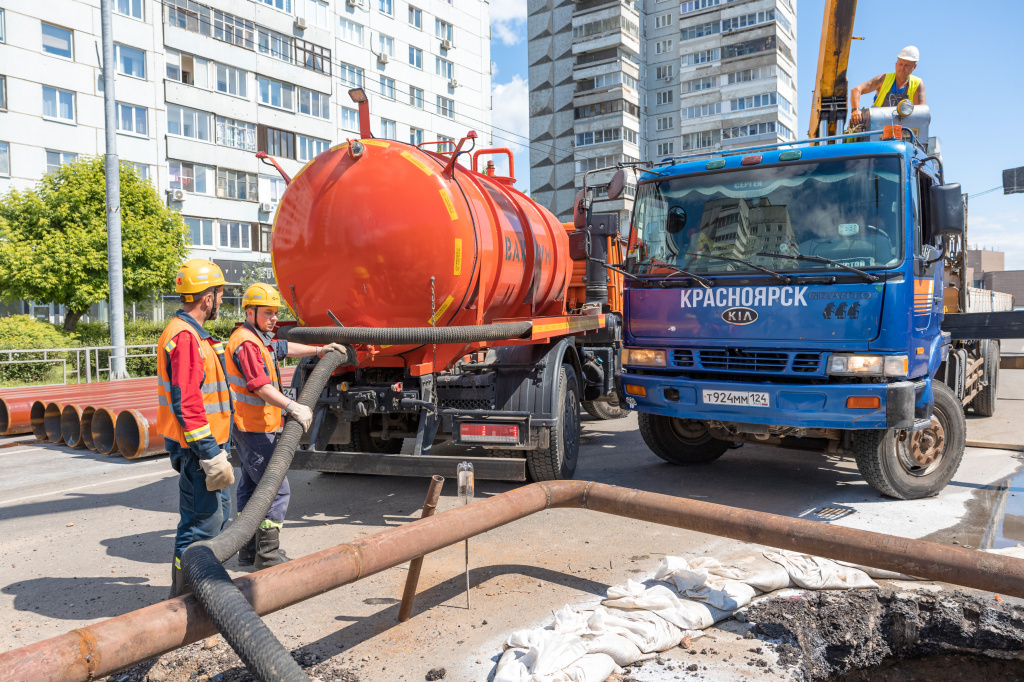 Перед демонтажем необходимо откачать оставшуюся в трубах воду