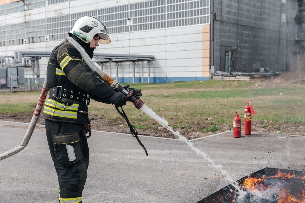 Сотрудники пожарной части оперативно локализуют возгорание