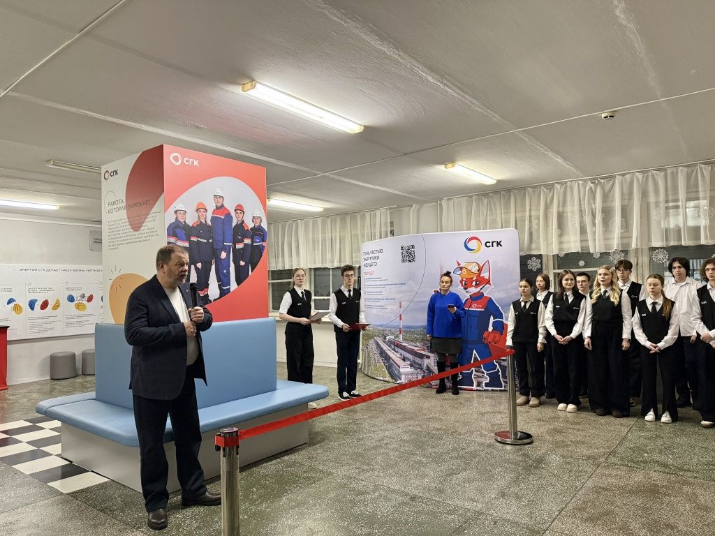 Дмитрий Морозов приветствует учеников Профклассов.ФМ