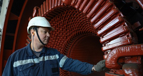 В турбинном цехе Назаровской ГРЭС установлен новый генератор