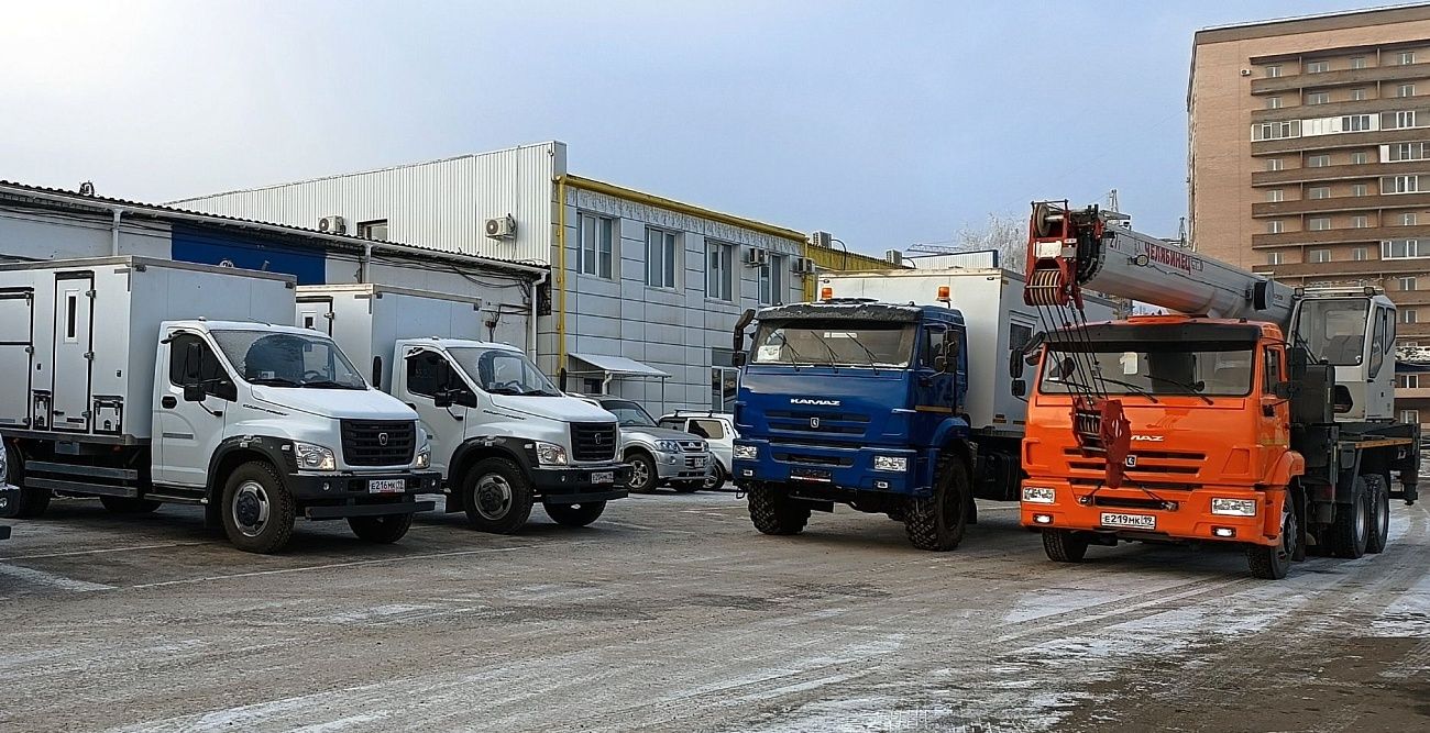 Ставка на безопасность и скорость: парк спецтехники теплосетевого подразделения СГК в Хакасии пополнился четырьмя новыми МАВРами