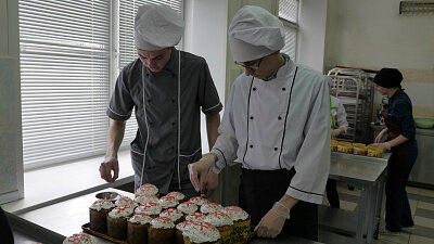 Проект «Поделись теплом» 2017: пасхальные куличи - в подарок красноярцам