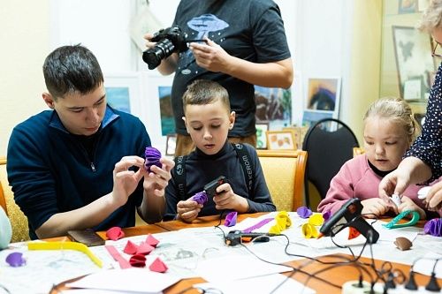 Юные красноярцы стали участниками социального проекта СГК «Поделись теплом»