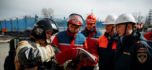 Мастерство, синхронность и безопасность: уникальное тренировочное пожарно-тактическое учение прошло на ГТЭС «Новокузнецкая»