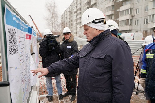 Мэр Красноярска проинспектировал замену теплосети на одной из главных улиц правобережья
