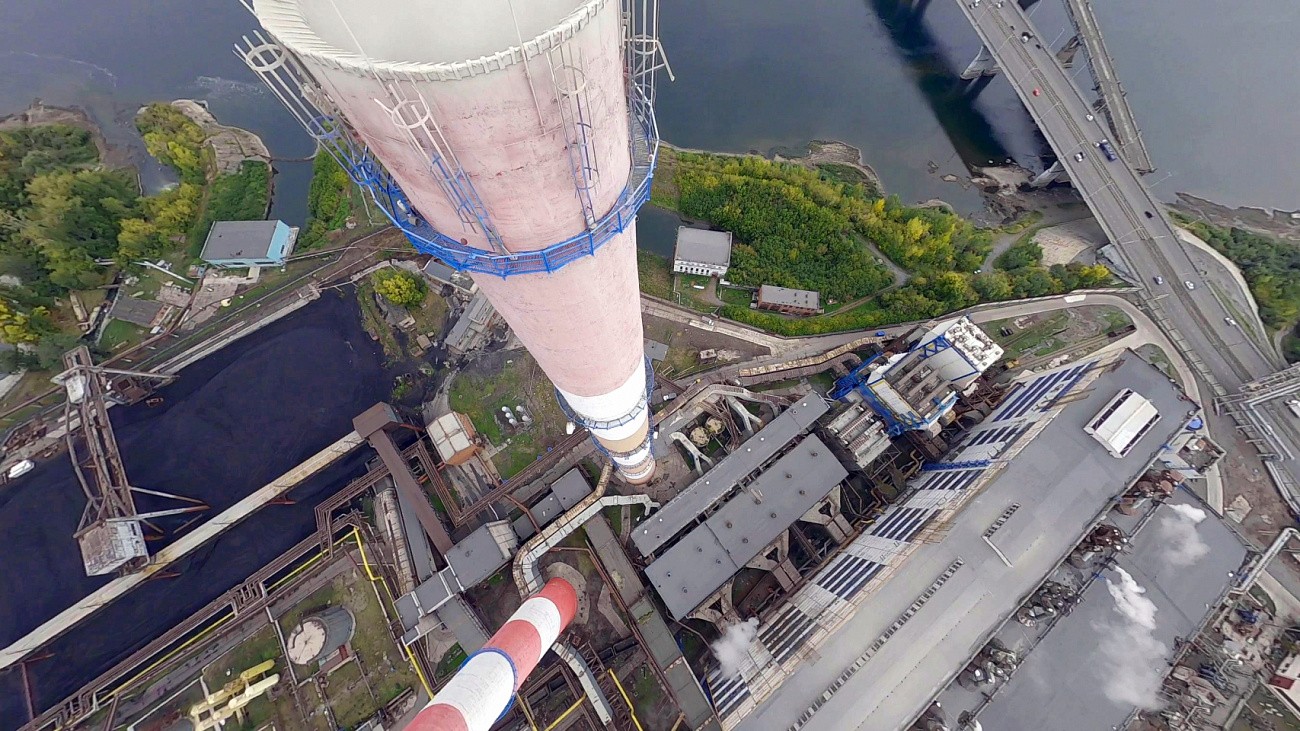 Дрон-рейсинг вокруг дымовой трубы, или головокружительные видеосъемки на Кемеровской ГРЭС