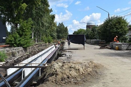 Объясняем, зачем копаем: на улице Красноармейской в центре Бийска СГК проводит техническое перевооружение магистрального участка теплосети 
